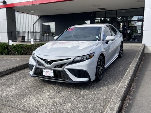 Certified 2024 Toyota Camry SE w/ Cold Weather Package AWD/4WD image 3