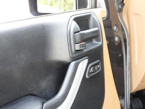 Used 2016 Jeep Wrangler Sahara w/ Connectivity Group AWD/4WD image 40