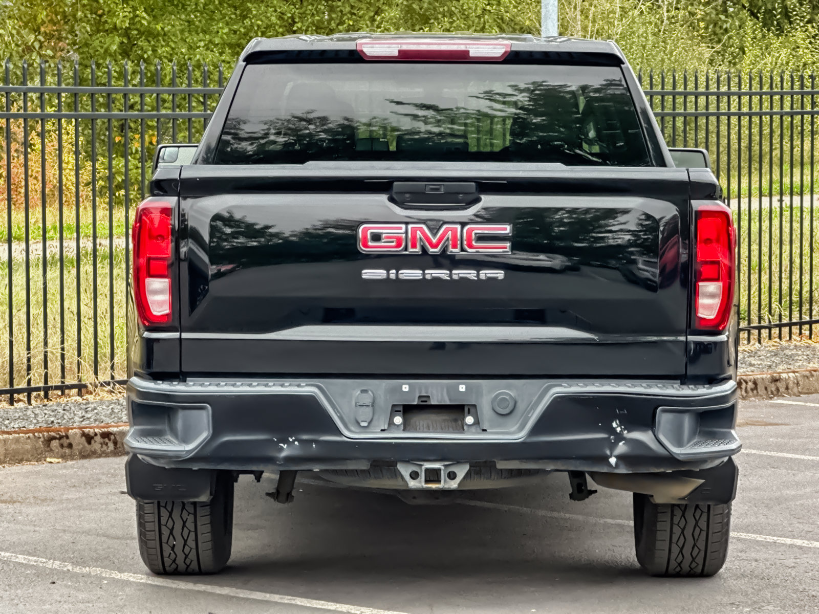 Used 2021 GMC Sierra 1500 4x4 Crew Cab w/ Sierra Value Package image 4