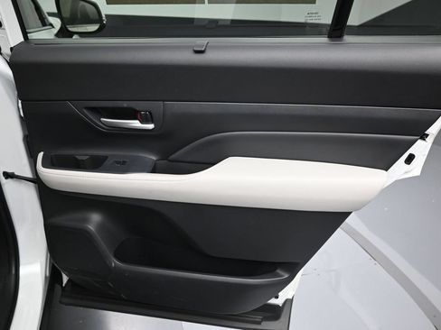 Certified 2024 Toyota Grand Highlander AWD image 36