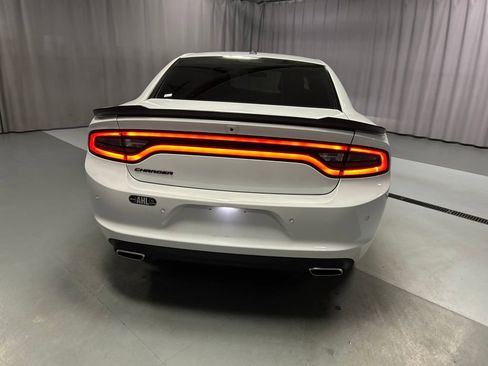 Used 2022 Dodge Charger SXT w/ Driver Convenience Group image 6