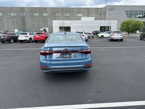 Used 2025 Volkswagen Jetta SE w/ Sunroof Package FWD image 5