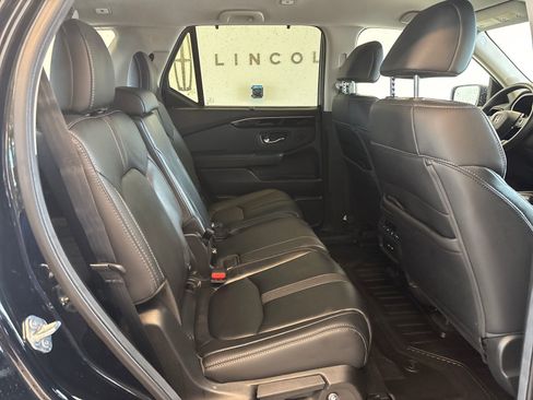 Certified 2025 Honda Pilot EX-L image 9
