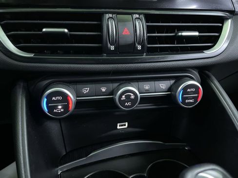 Used 2019 Alfa Romeo Giulia image 22