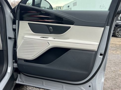 New 2026 Lincoln Nautilus Premier image 7