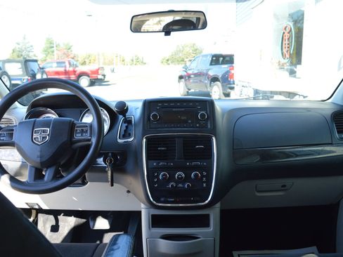 Used 2013 Dodge Grand Caravan SE image 36