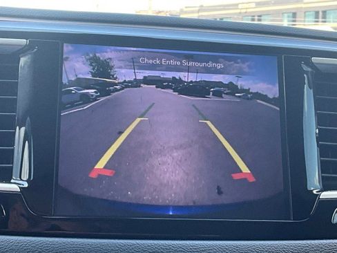 Used 2018 Chrysler Pacifica Touring-L FWD image 19