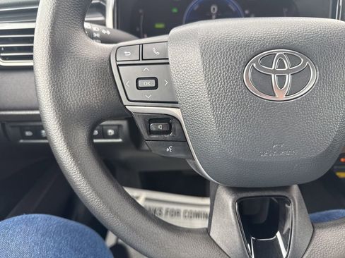 Used 2025 Toyota Camry LE image 30
