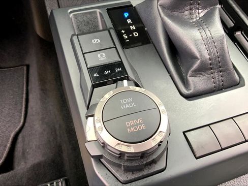 Used 2025 Toyota Tacoma TRD Sport image 32