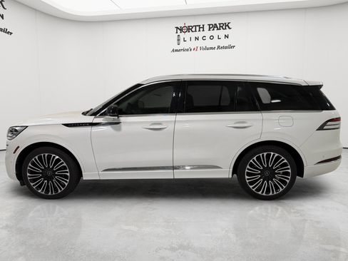 Used 2024 Lincoln Aviator Black Label w/ Dynamic Handling Package AWD/4WD image 2