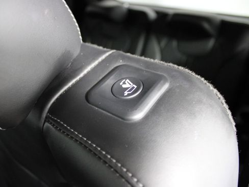 Used 2024 Kia Sorento S image 26