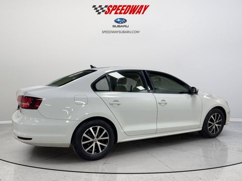 Used 2017 Volkswagen Jetta SE image 11