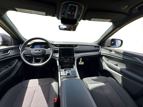 New 2025 Jeep Grand Cherokee Laredo X w/ Luxury Tech Group I image 23