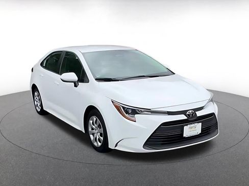 Used 2025 Toyota Corolla LE FWD image 3