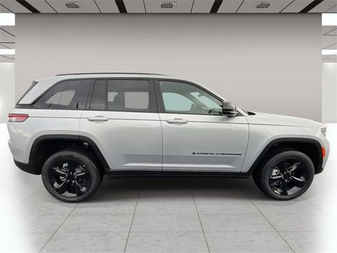 New 2025 Jeep Grand Cherokee Limited w/ Black Appearance Package image 2
