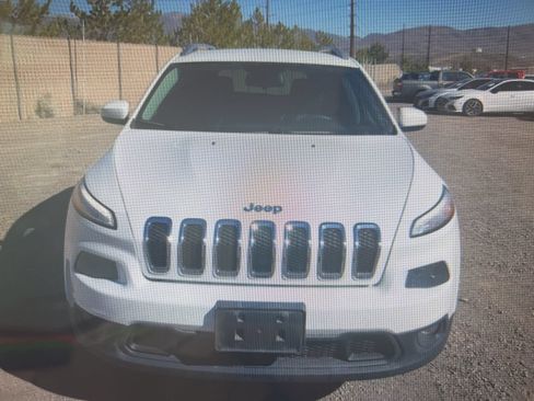 Used 2018 Jeep Cherokee Latitude w/ Safety Group AWD/4WD image 20