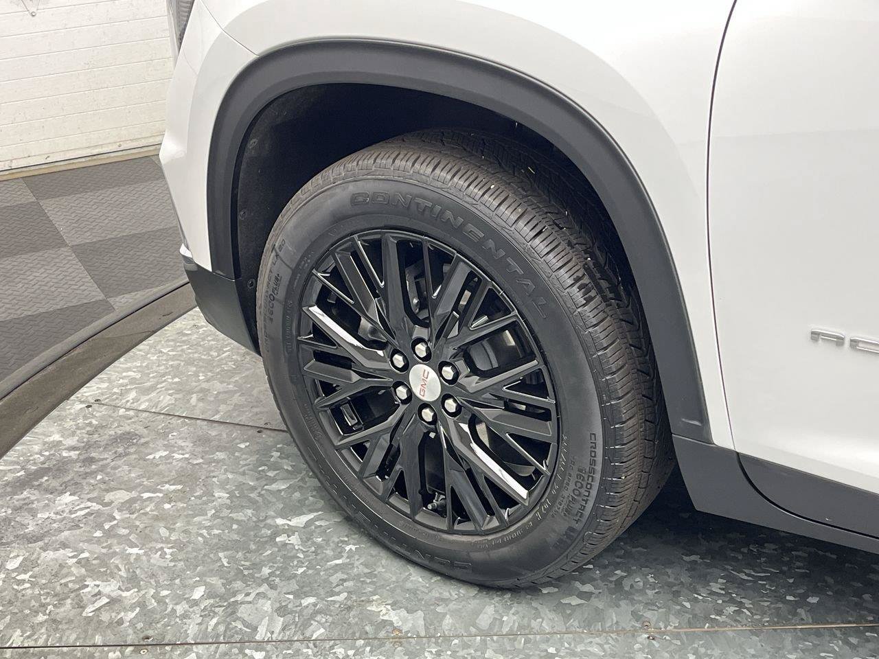 Certified 2026 GMC Acadia Elevation w/ Elevation Premium Package AWD/4WD image 7