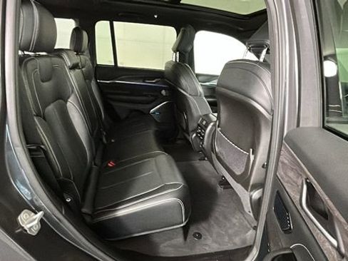 Used 2023 Jeep Grand Cherokee Overland AWD/4WD image 29