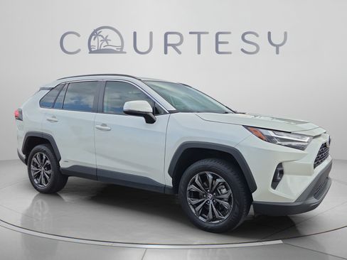 Certified 2022 Toyota RAV4 XLE Premium AWD/4WD image 7