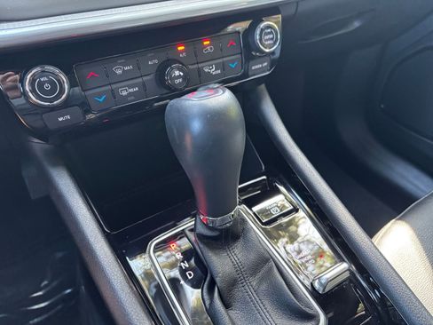 Used 2025 Jeep Compass Limited image 41