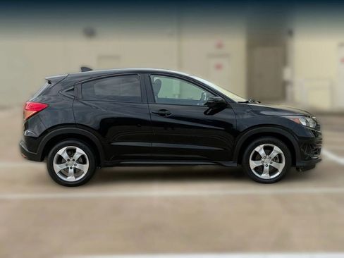 Used 2017 Honda HR-V EX image 9
