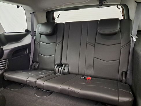 Used 2016 Cadillac Escalade Luxury image 38