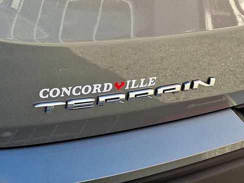 Used 2023 GMC Terrain SLE w/ Driver Convenience Package image 32