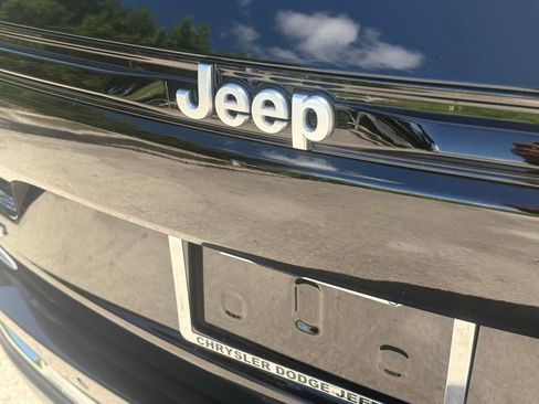 New 2025 Jeep Grand Cherokee Limited image 33