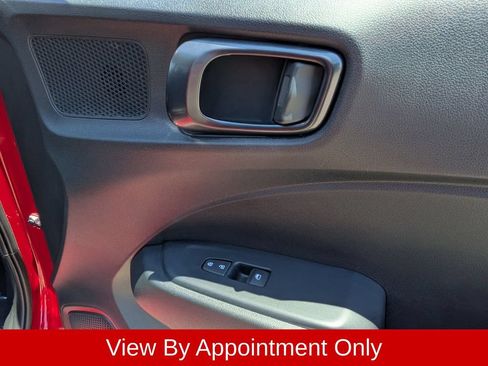 Used 2025 Hyundai Venue Limited FWD image 32