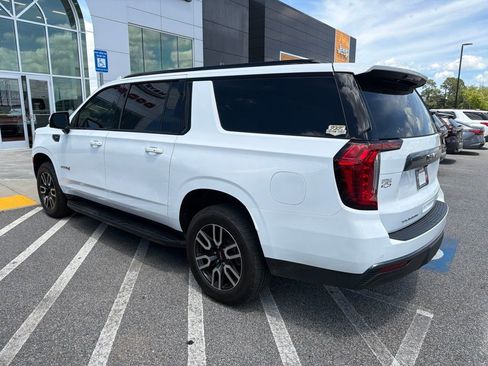 Used 2023 GMC Yukon XL AT4 w/ Technology Package AWD/4WD image 8