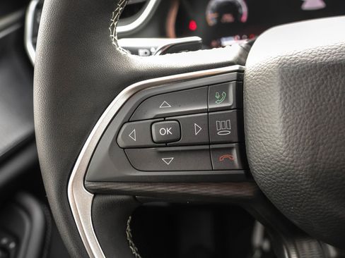 New 2025 Jeep Grand Cherokee Altitude image 24