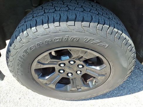 Used 2016 Chevrolet Silverado 1500 LTZ Z71 w/ LTZ Plus Package AWD/4WD image 10