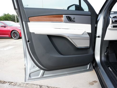 New 2026 Cadillac Vistiq Sport w/ LPO, Floor Liner Package image 19