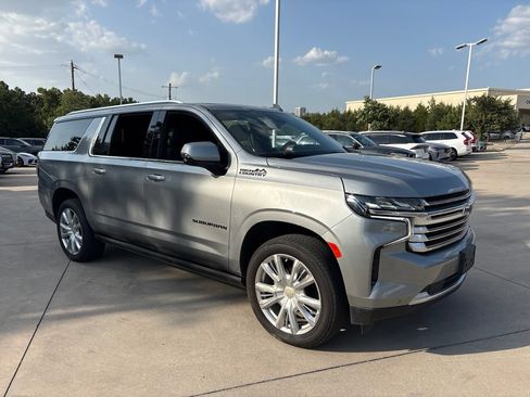 Used 2024 Chevrolet Suburban High Country w/ Premium Package AWD/4WD image 3