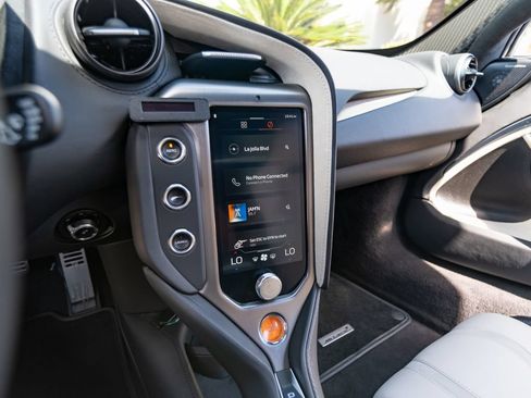 Used 2025 McLaren 750S Spider RWD image 19