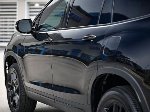 Certified 2025 Honda Passport Black Edition image 8