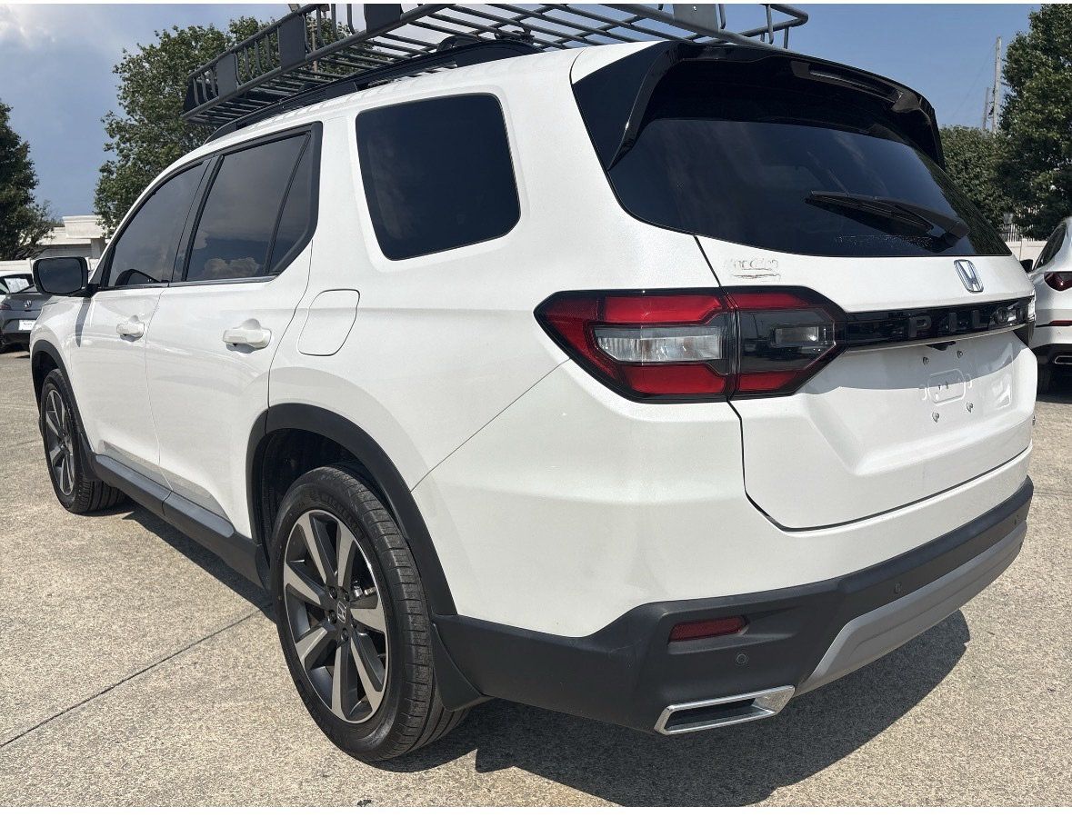 Used 2024 Honda Pilot Touring image 9