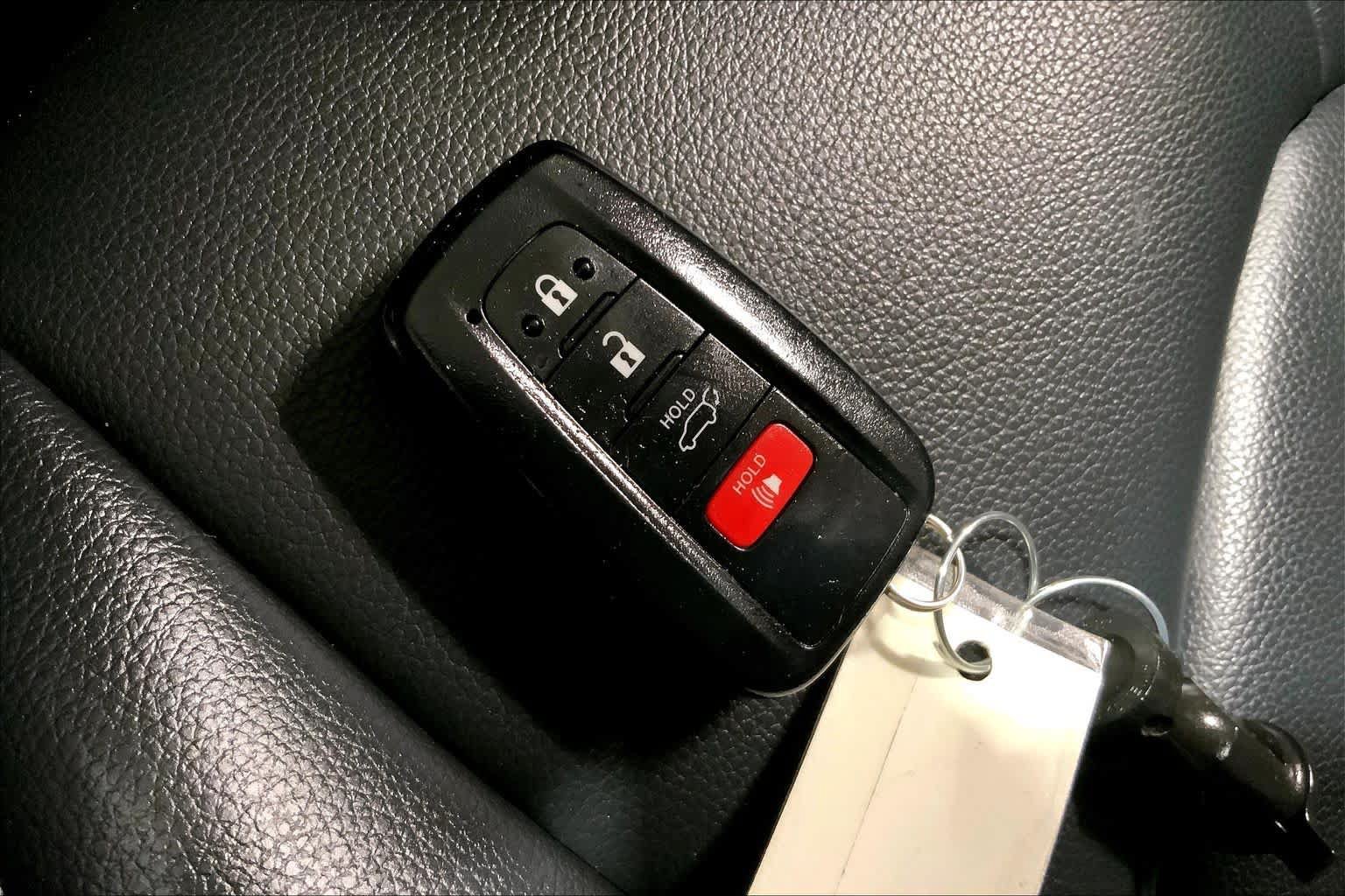 Used 2023 Toyota Highlander XLE AWD/4WD image 15