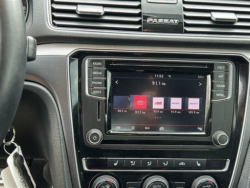Used 2018 Volkswagen Passat 2.0T R-Line image 16
