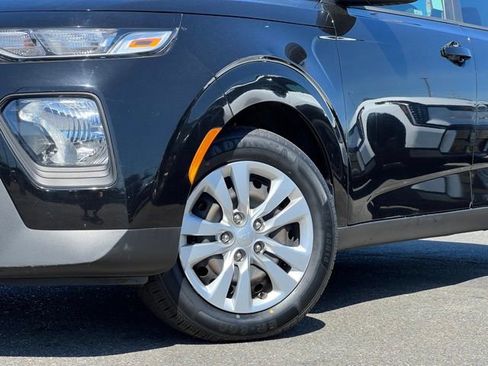 Used 2020 Kia Soul LX FWD image 2