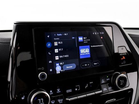 Used 2025 Toyota Highlander XLE AWD/4WD image 37