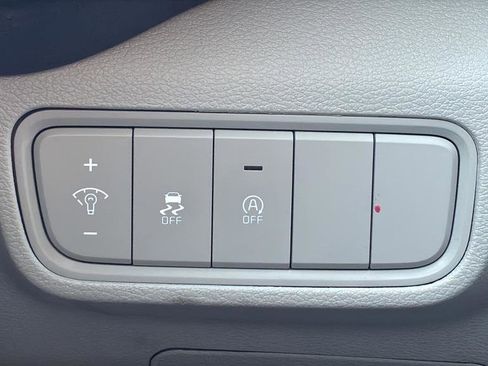 Used 2025 Kia Soul LX FWD image 36