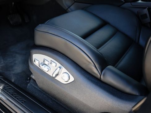 Certified 2025 Porsche Macan image 14