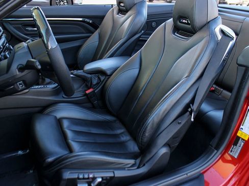 Used 2018 BMW M4 Convertible image 19