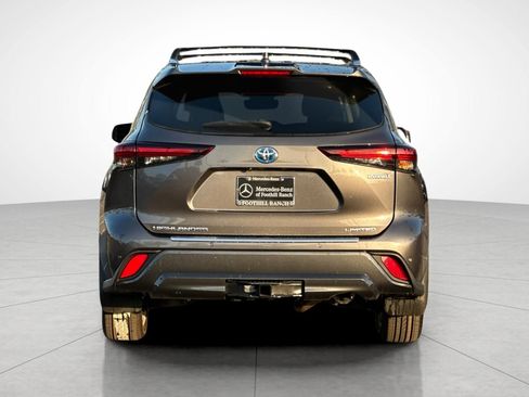 Used 2024 Toyota Highlander Limited image 9