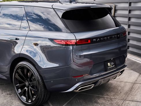 Used 2025 Land Rover Range Rover Sport Dynamic SE AWD/4WD image 12