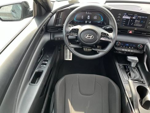 Used 2025 Hyundai Elantra Sport FWD image 8