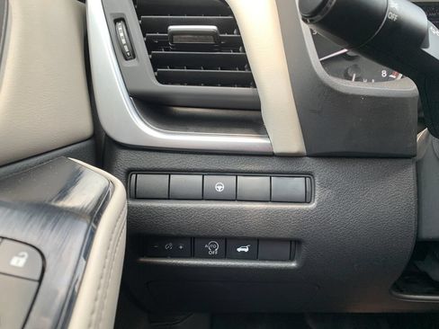 Used 2025 Nissan Rogue SV AWD/4WD image 19