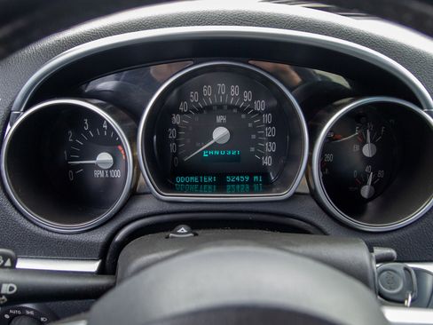 Used 2004 Chevrolet SSR w/ Preferred Equipment Group RWD image 18