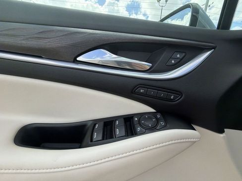 Used 2024 Buick Enclave Avenir image 29